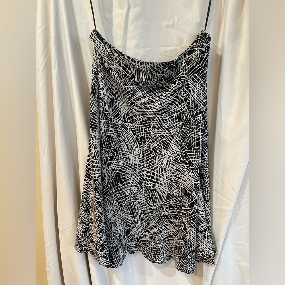 EUC Jones New York Black and White Abstract Patterned Skirt